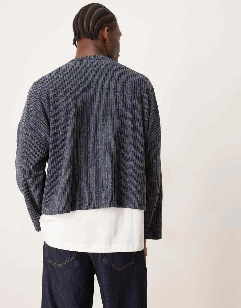 ASOS ASOS DESIGN super oversized cropped long sleeve t-shirt with henley neck in ribbed grey marl 4