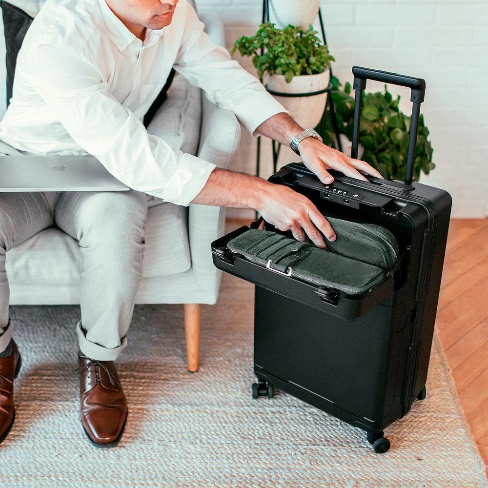 Barmes Wheeled Carryon Suitcase, Gym Bag and Packing Cubes 4