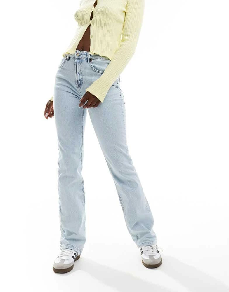 Stradivarius Stradivarius D98 straight leg jeans in light blue 1