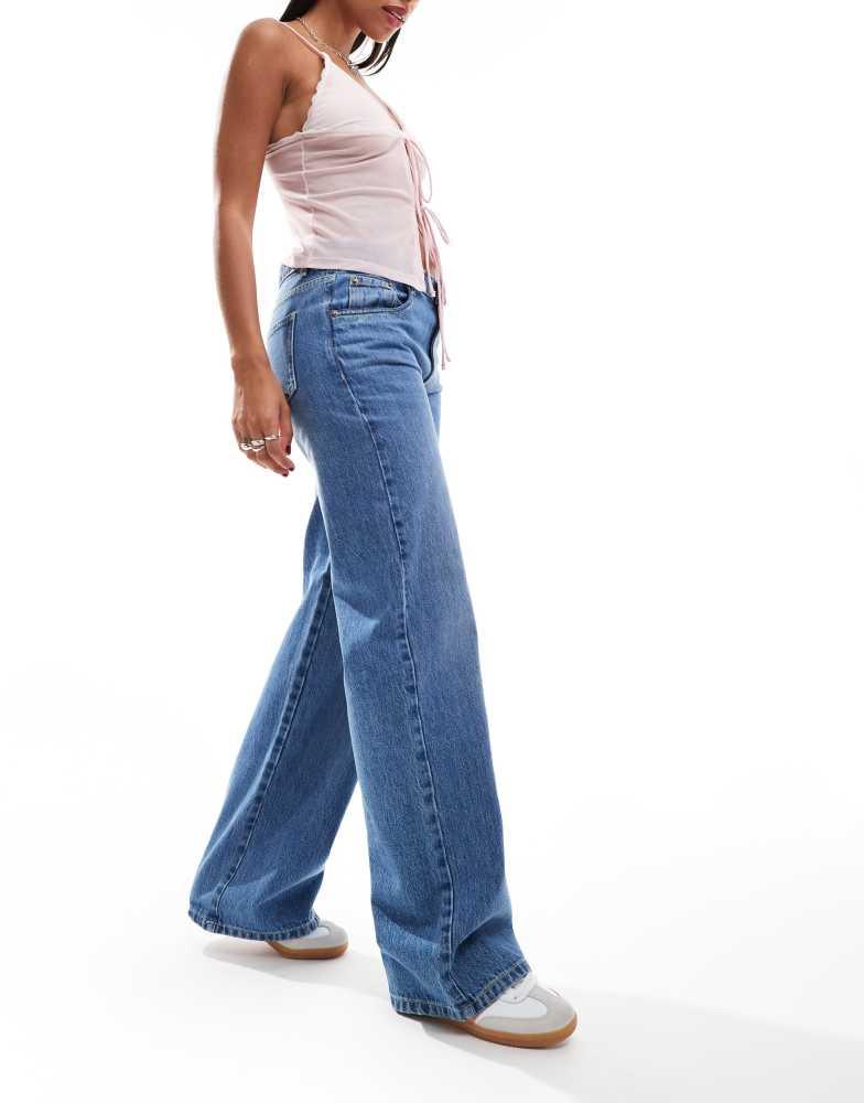 Daisy Street Daisy Street low rise boyfriend jeans in mid wash blue denim