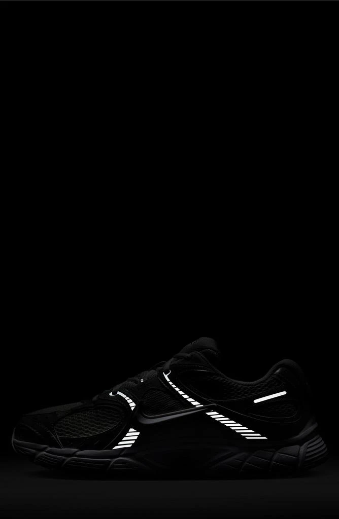 NIKE V5 RNR Sneaker 8