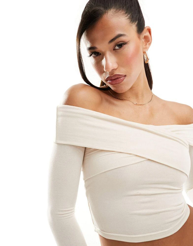 Edikted Edikted cross body off shoulder cream fitted top 2