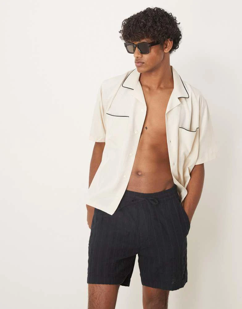 Abercrombie & Fitch Abercrombie & Fitch 6 inch textured linen drawstring shorts in black 2