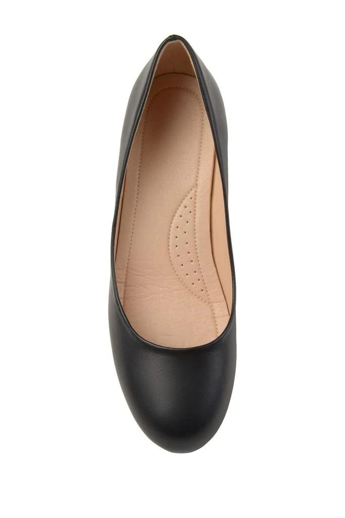 Journee Collection Saar Round Toe Pump - Narrow Width 4