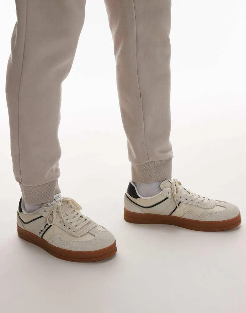 Tommy Jeans Tommy Jeans Grenwich trainers in white and brown 1