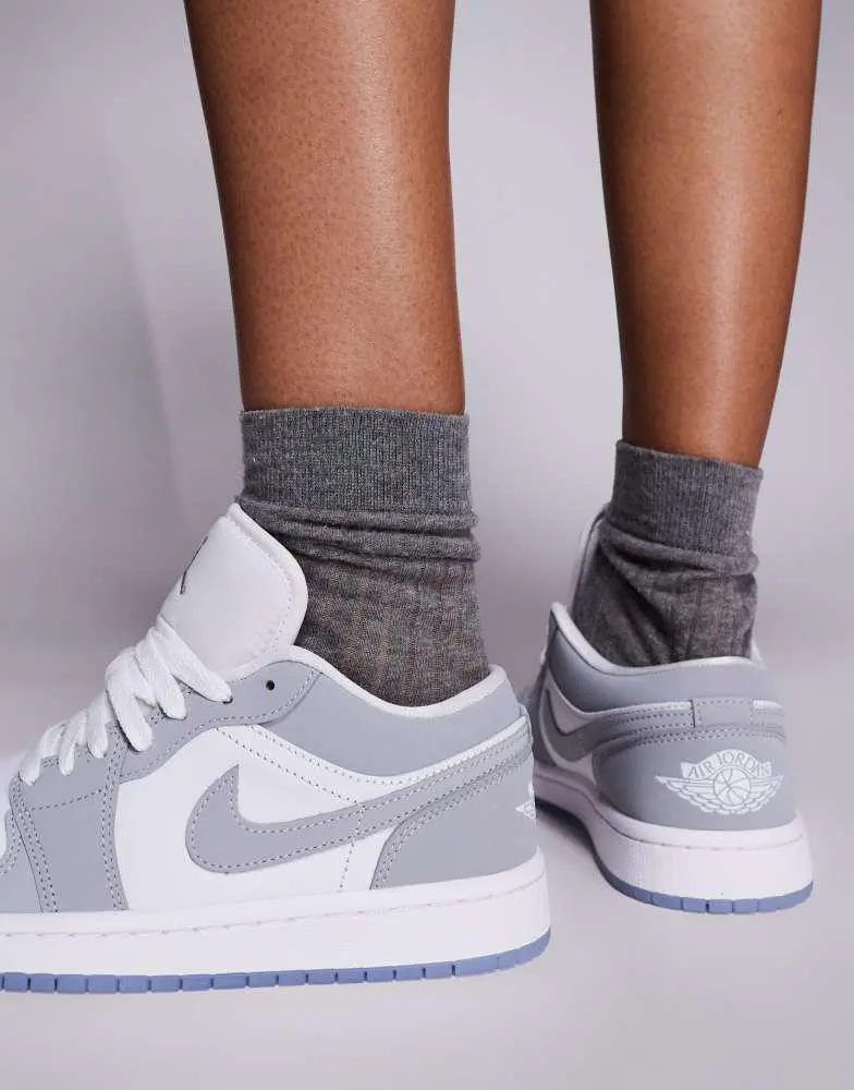 Jordan Nike Air Jordan 1 Low trainers in white and grey  display picture 1