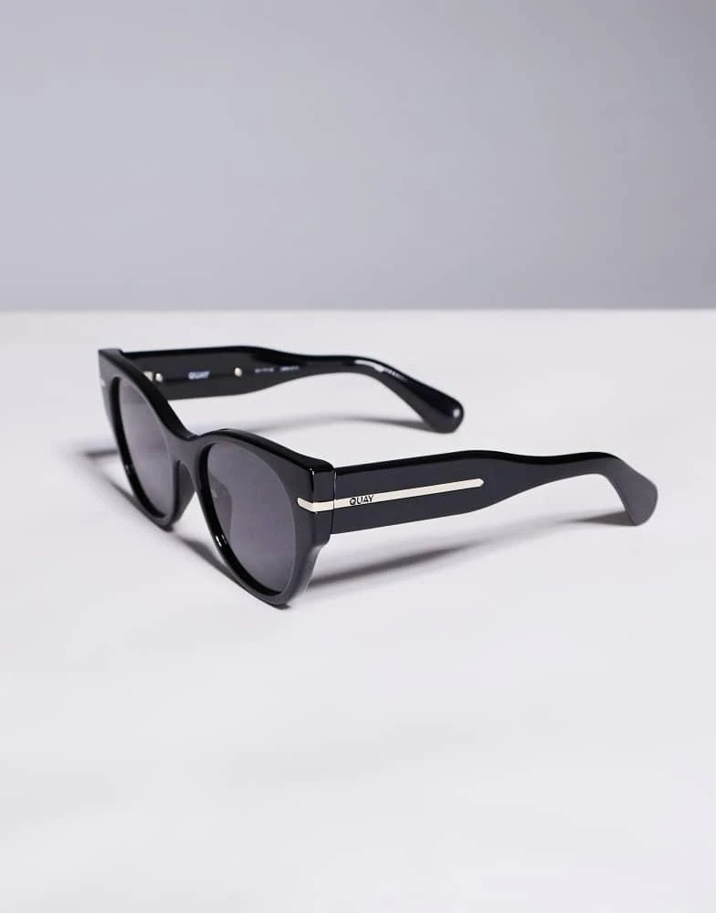 Quay Quay chit chat cat eye sunglasses in black and gold 2