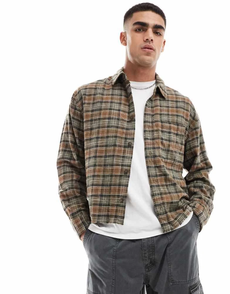 Abercrombie & Fitch Abercrombie & Fitch cropped check slub flannel shirt in mid green 3