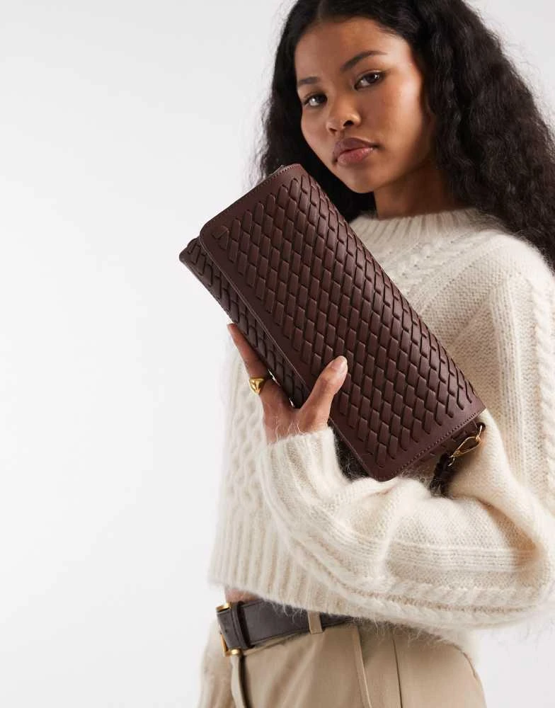 Glamorous Glamorous woven clutch bag in dark brown 2