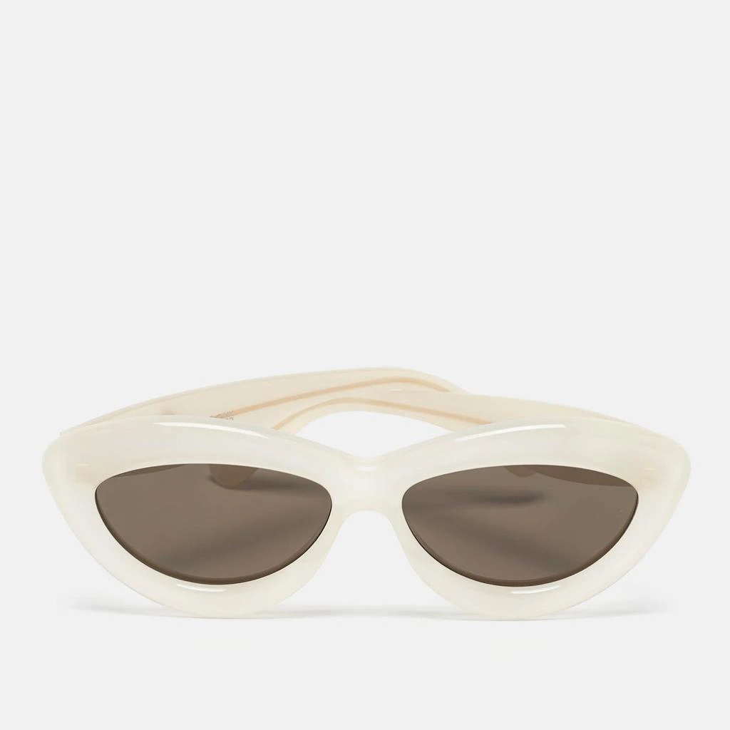 Shop Off White/black Lw40096I Curvy Cat Eye Sunglasses on  display picture 1
