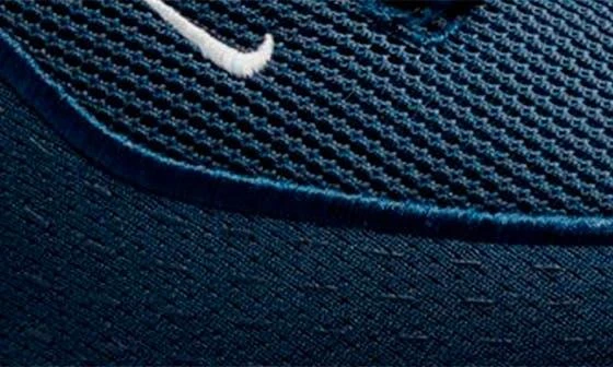NIKE Uplift SC Sneaker 7