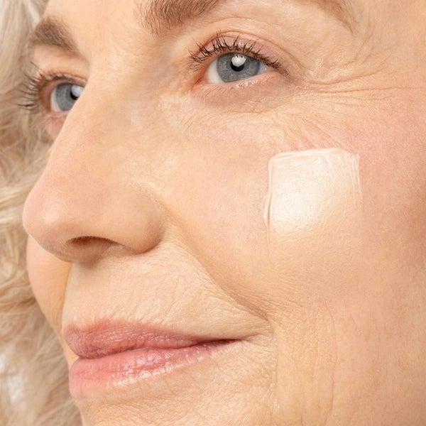 Chantecaille Chantecaille Just Skin Tinted Moisturiser Sunscreen Broad Spectrum SPF 15 35g (Various Shades) 3
