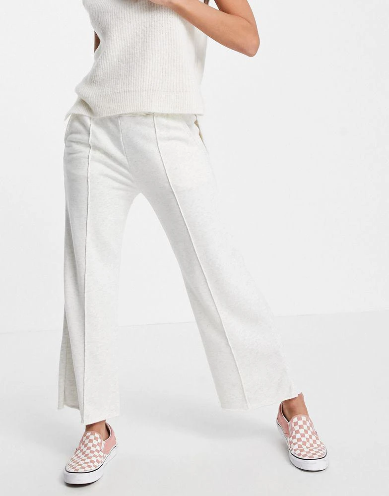 Abercrombie & Fitch Abercrombie & Fitch pleated trousers in light grey 4