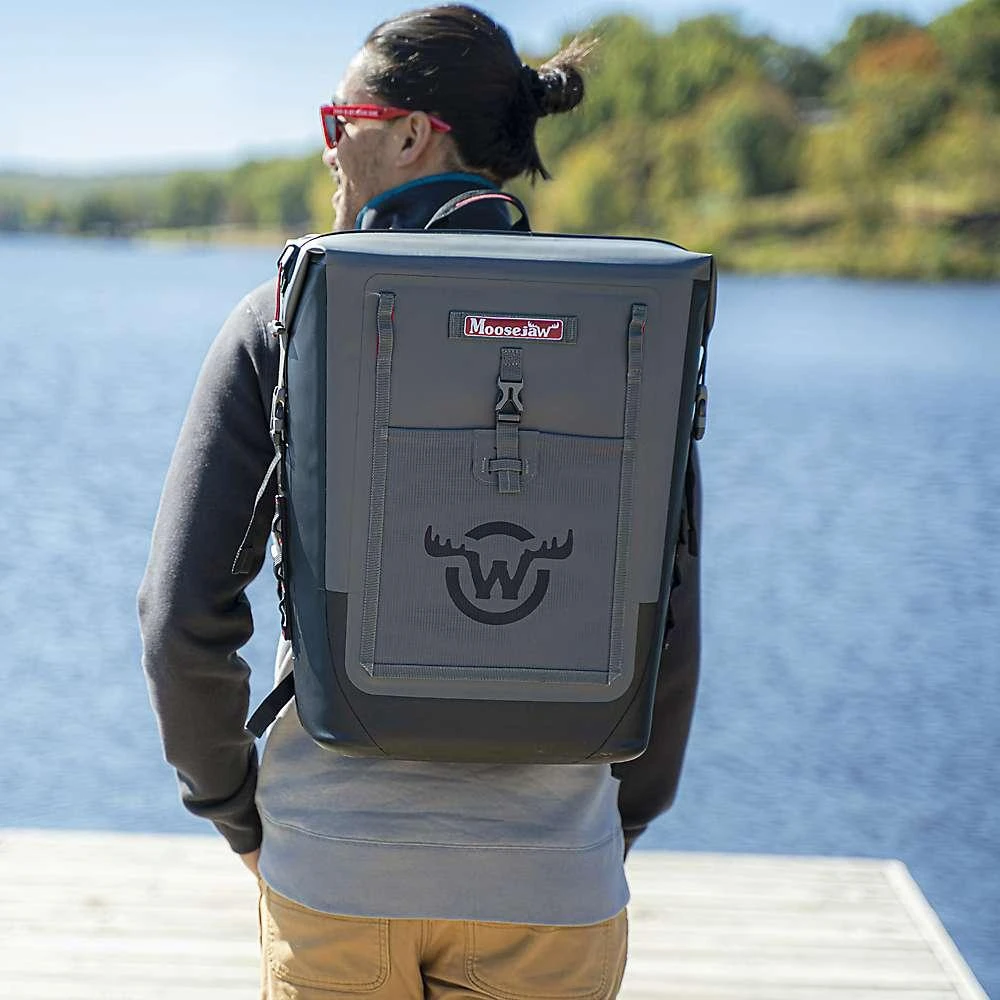 Moosejaw Moosejaw Chilladilla 24 Can Soft-Sided Backpack Cooler 3