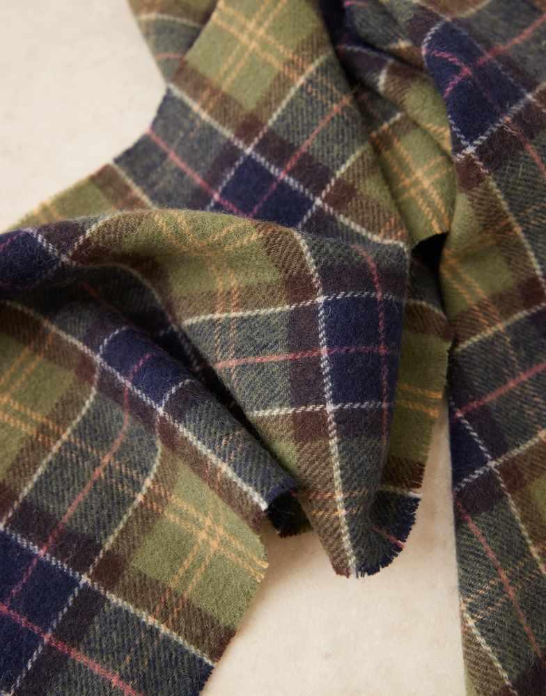 Barbour Barbour Tartan lambswool scarf in classic