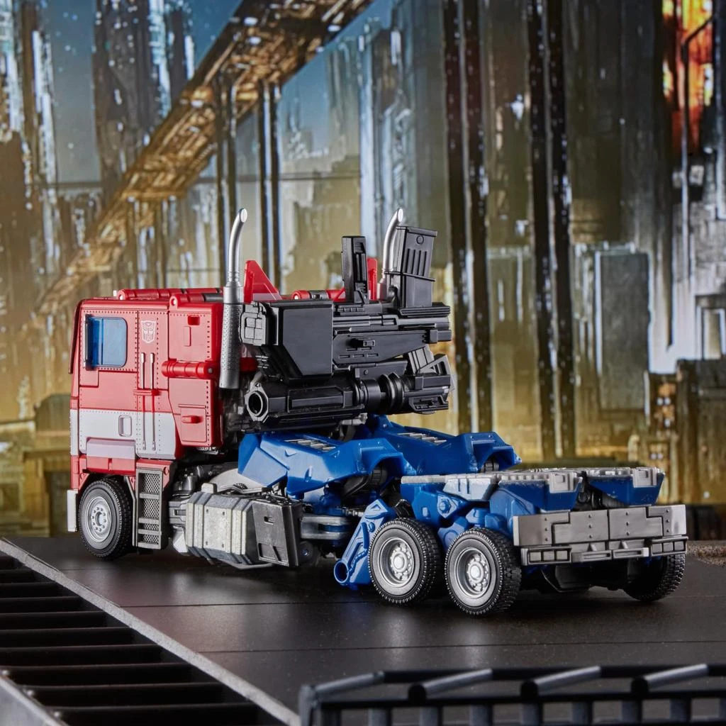 Transformers Transformers Movie Masterpiece Series MPM-12 Optimus Prime Collector Figure from Bumblebee Movie - Ages 8 and Up, 11-inch 9