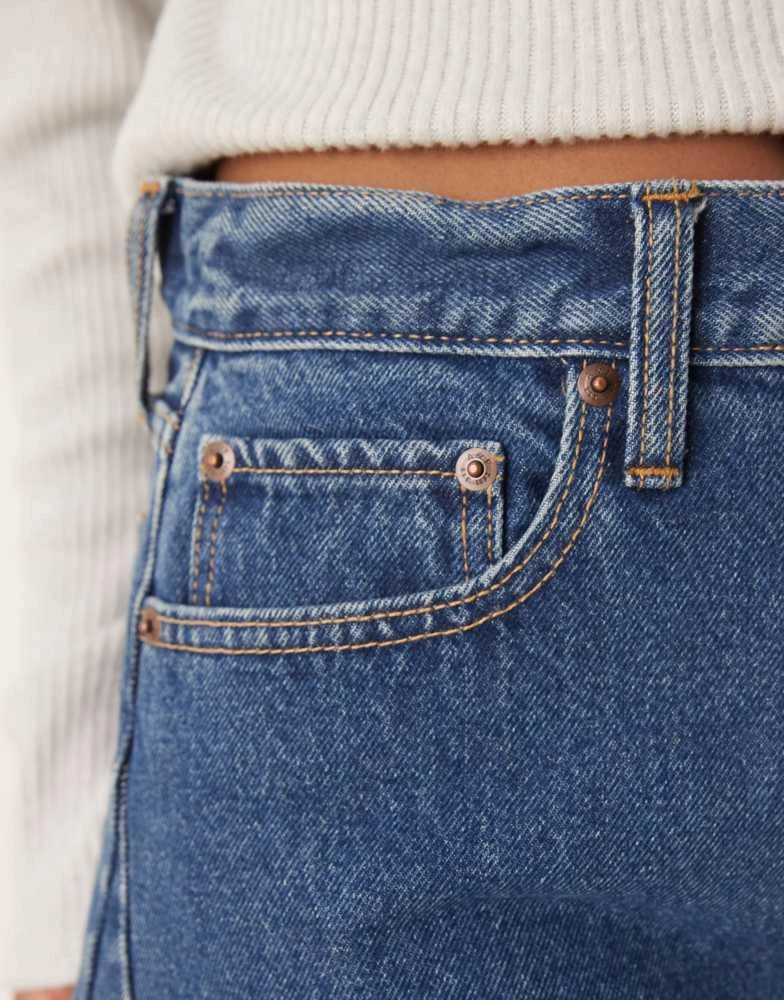 Abercrombie & Fitch Abercrombie & Fitch curve love mid rise barrel jean in medium wash 4