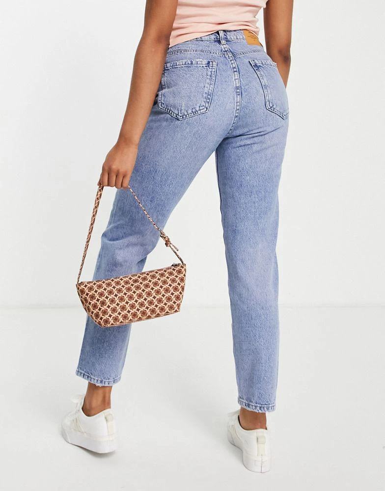 Stradivarius Stradivarius mom fit vintage jean in medium blue 2