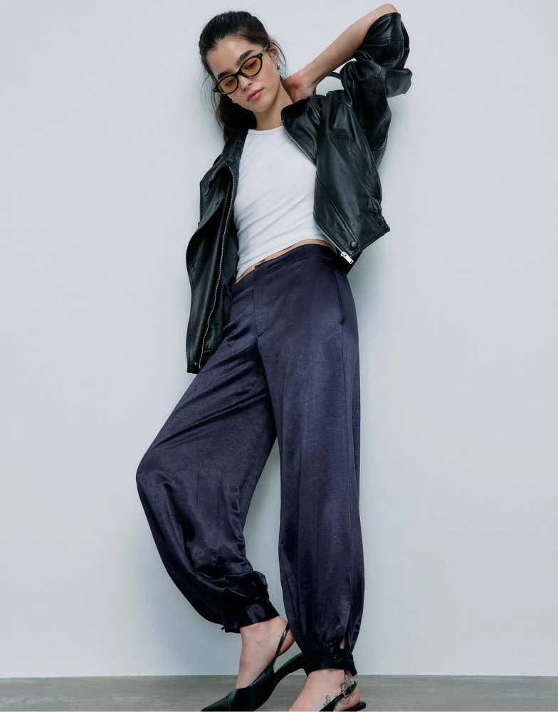 Stradivarius Stradivarius Smart satin balloon trousers in dark blue 2