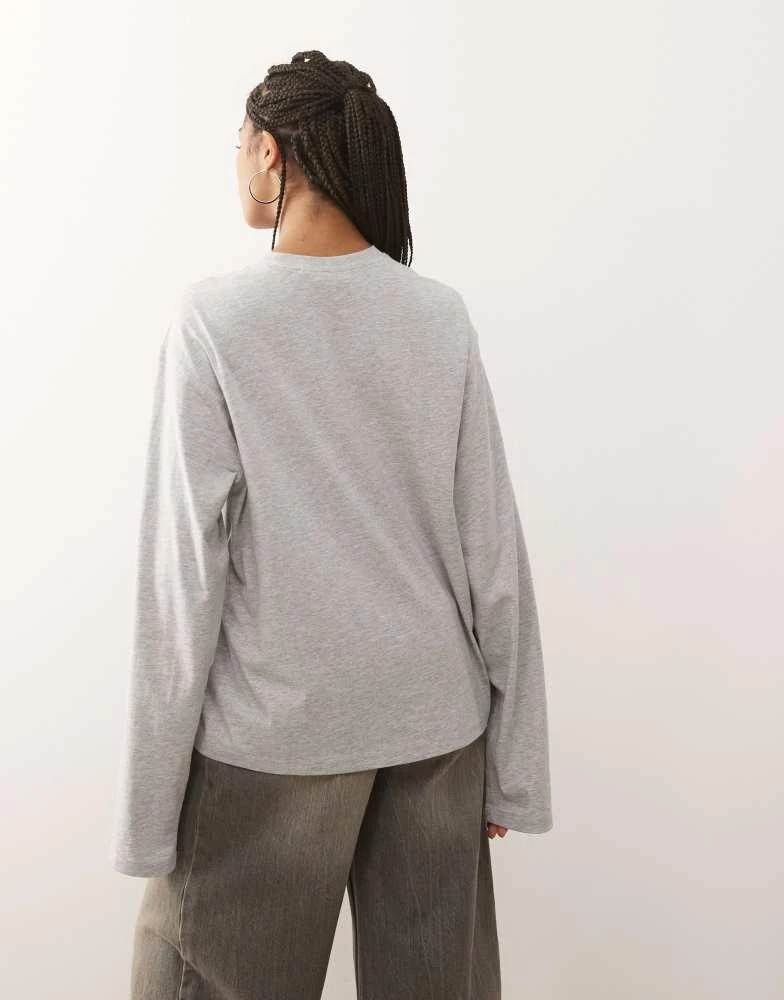 Weekday Weekday oversized boxy fit long sleeve t-shirt in grey melange 2