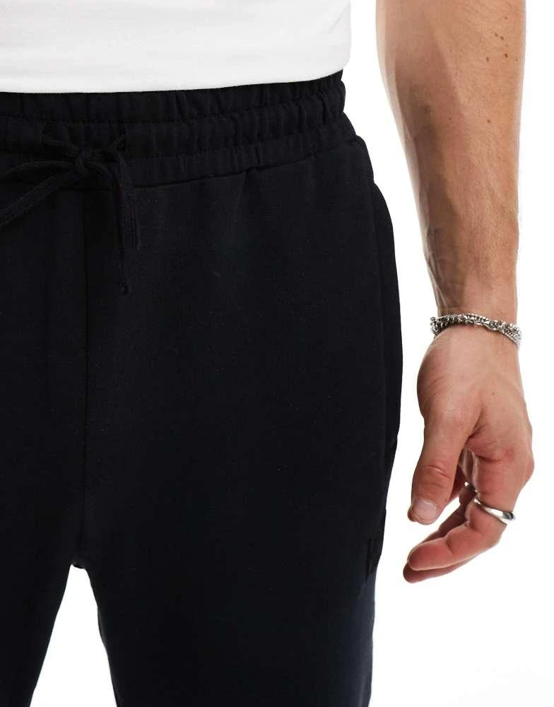 HERA Hera focus tapered sweatpant in black 5