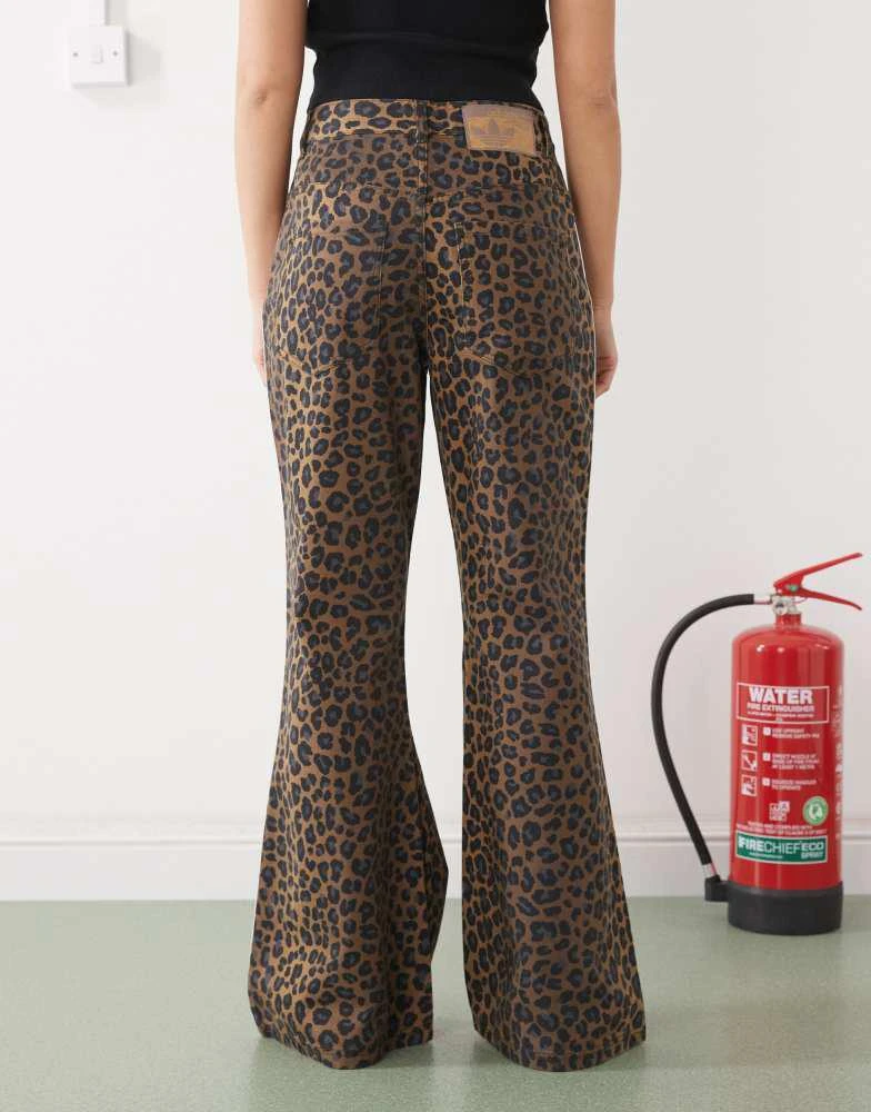 Adidas adidas Originals straight leg denim jeans in leopard print 2