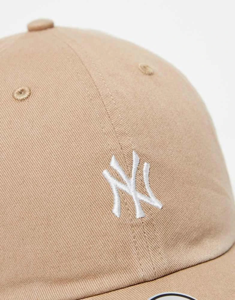 47 Brand 47 Brand NY Yankees mini logo cap in washed beige 2