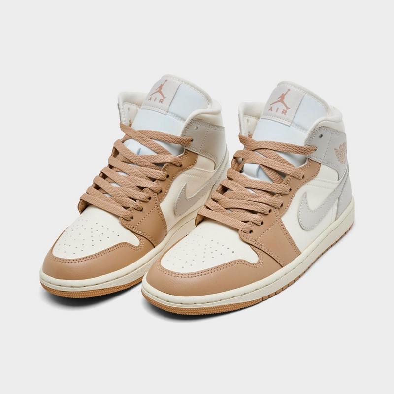 Jordan Womens Air Jordan Retro 1 Mid Casual Shoes