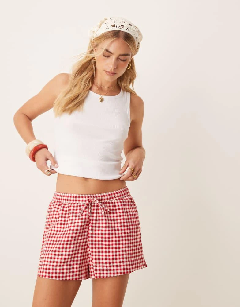Abercrombie & Fitch Abercrombie & Fitch tie waist linen shorts in red gingham 1