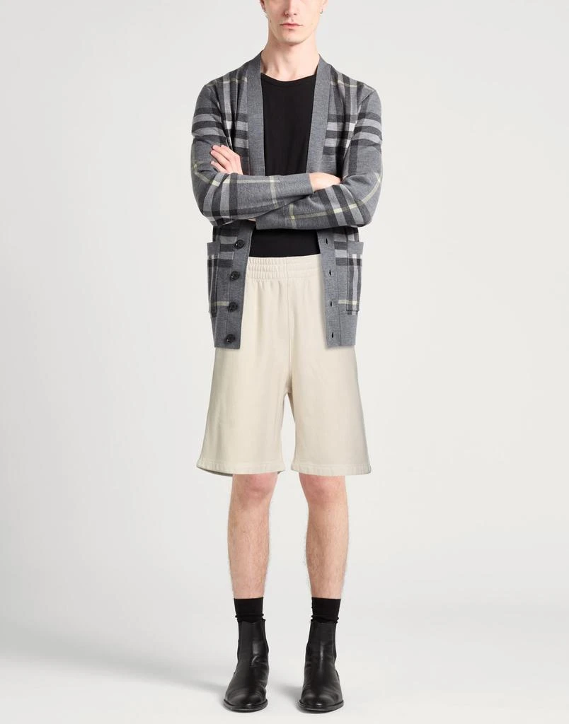 Burberry Shorts
Bermuda 2