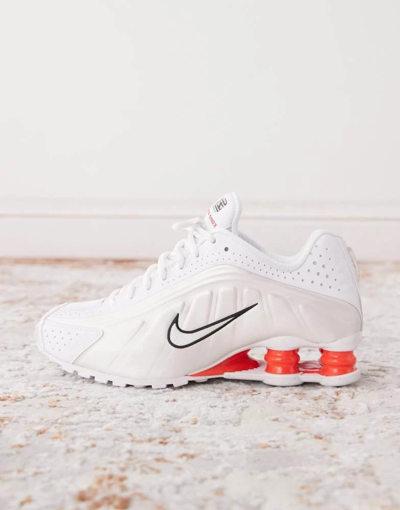 NIKE Nike Shox R4 trainers in white and red 2