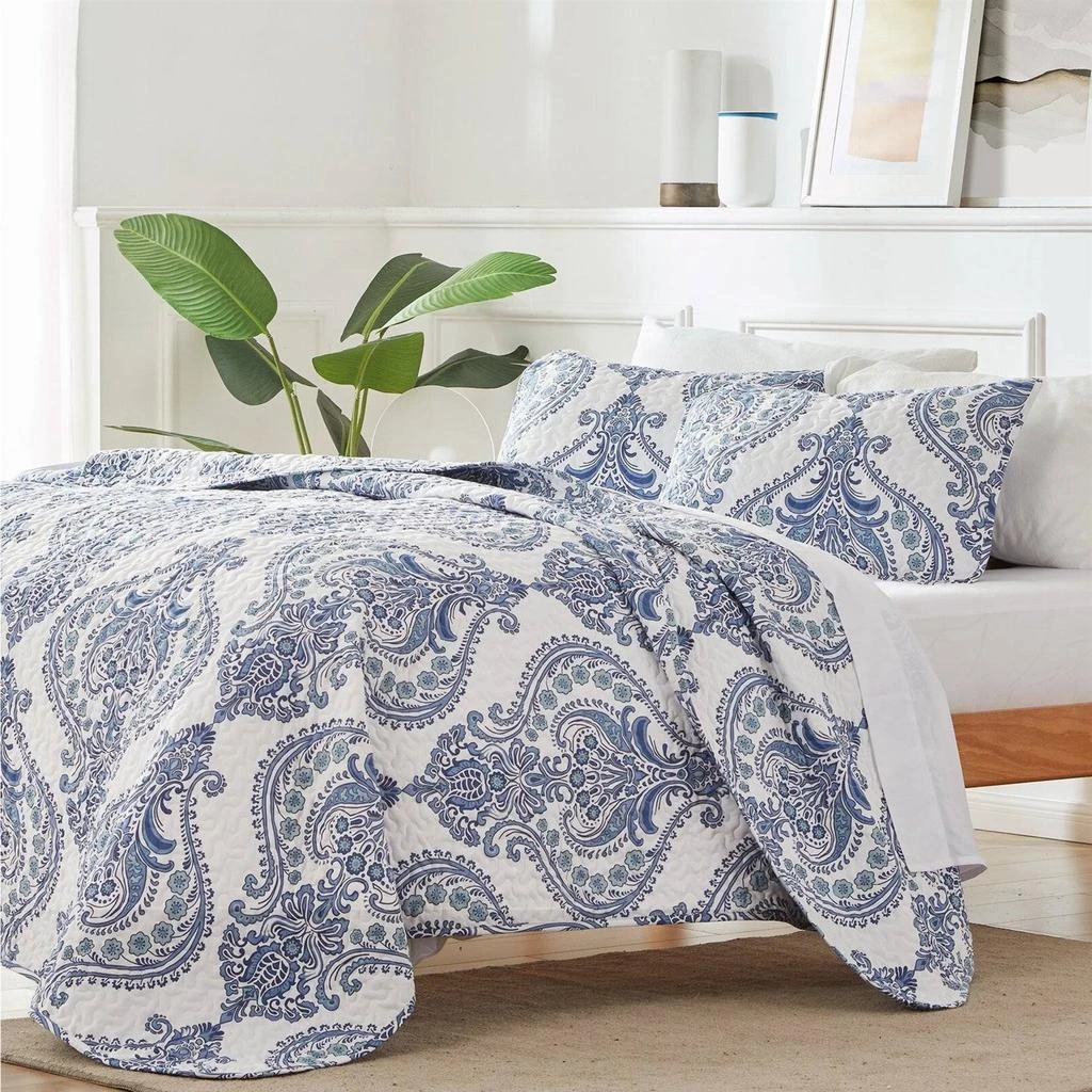 Hivvago Soft Microfiber Reversible Blue/White Baroque Design Quilt Set 5