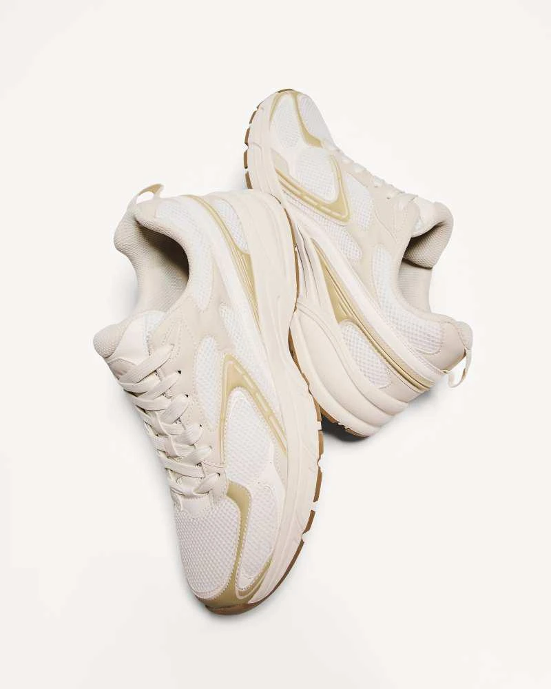 Bershka Bershka chunky sole sneakers in white 4