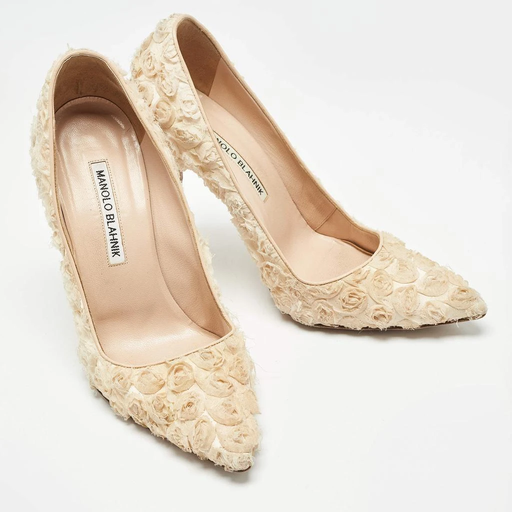 Manolo Blahnik Manolo Blahnik Cream Fabric Floral Pumps Size 37 4