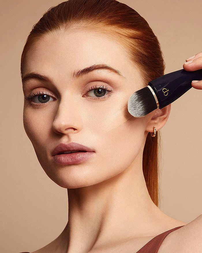 Cle de Peau Radiant Fluid Foundation Natural Broad Spectrum SPF 25 6