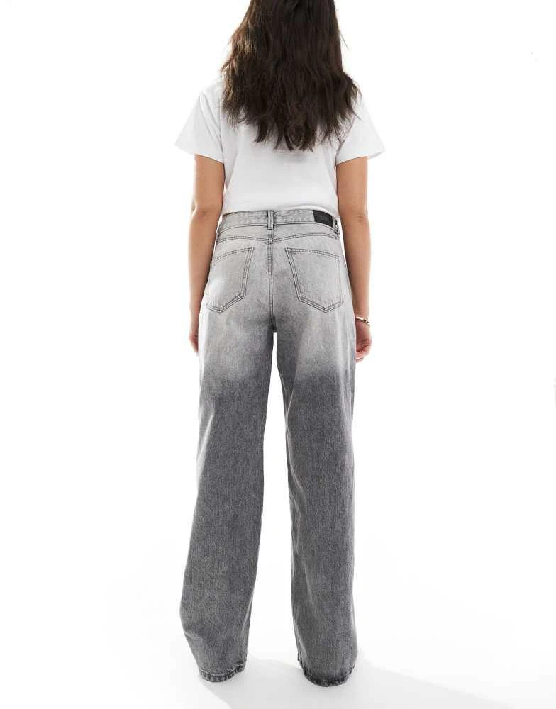 Stradivarius Stradivarius STR baggy jeans in light grey wash 2
