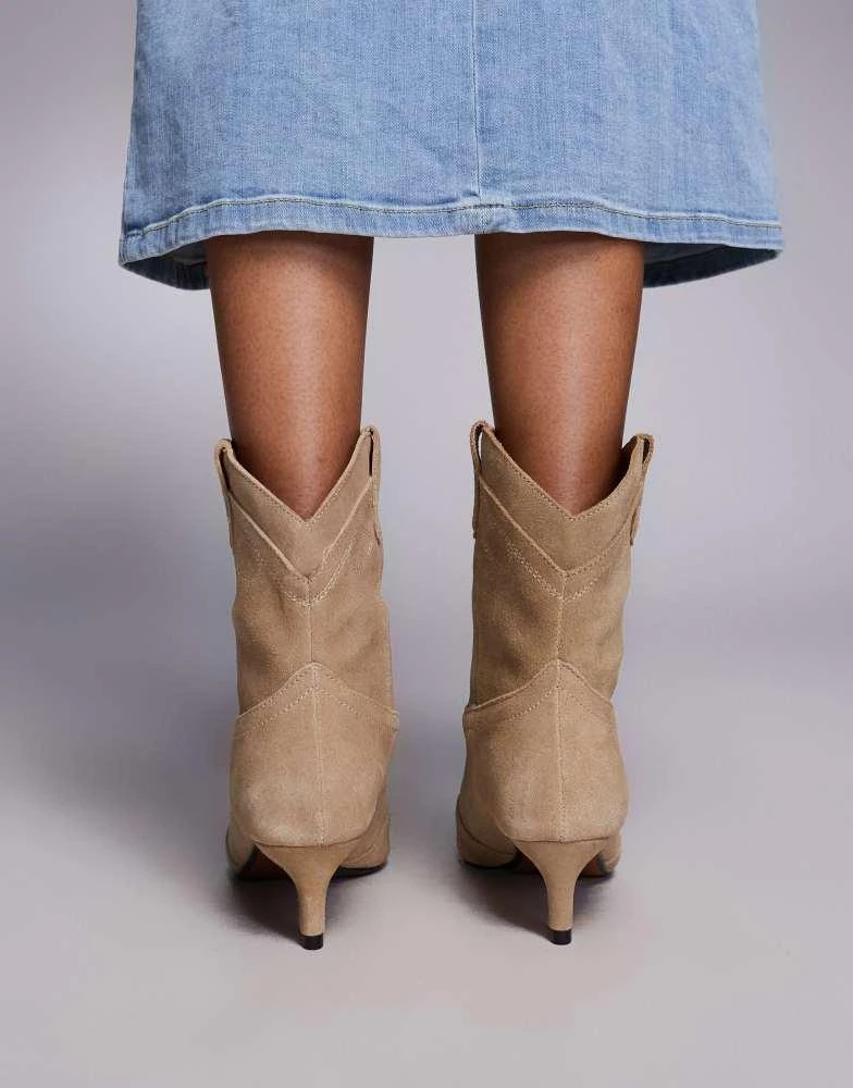 River Island River Island suede western boot with kitten heel in beige 4