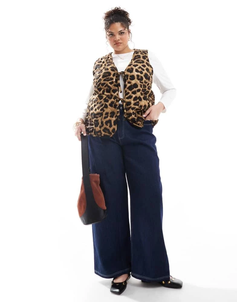 ONLY Curve ONLY Curve quilted gilet in leopard print - BROWN 2