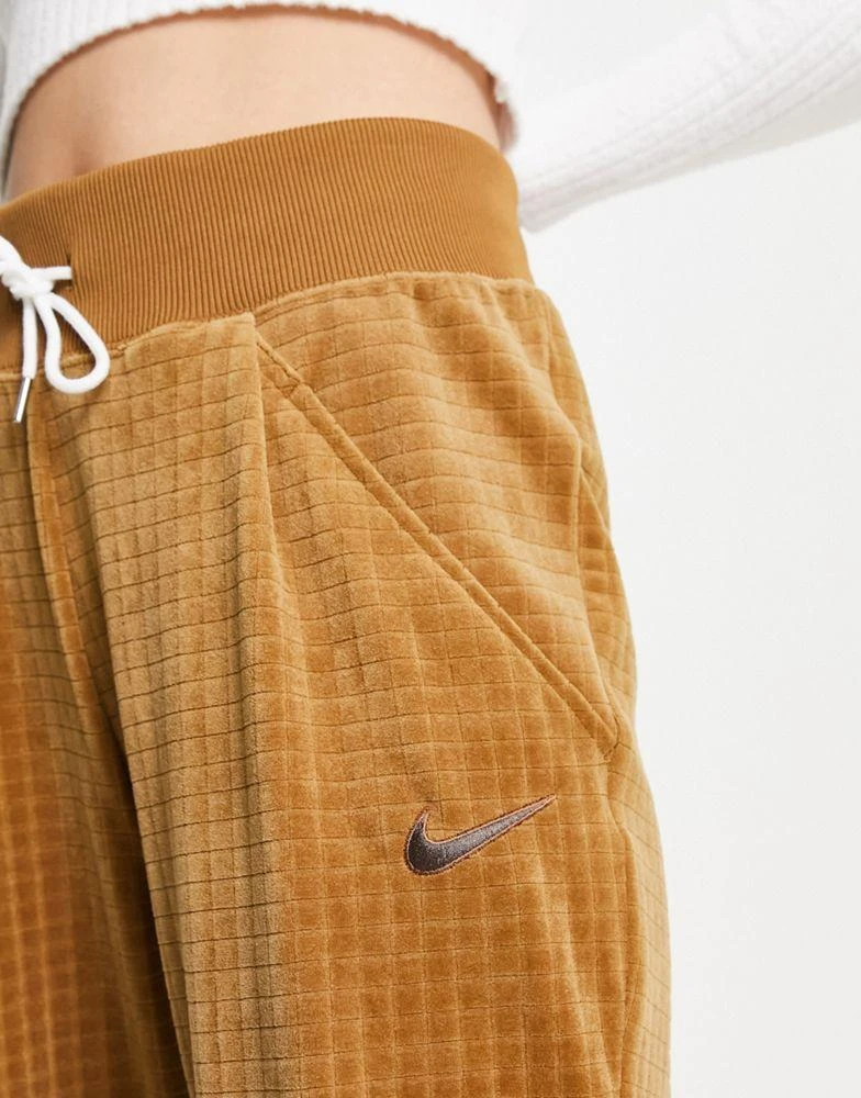 NIKE Nike Velour joggers in ale brown 4