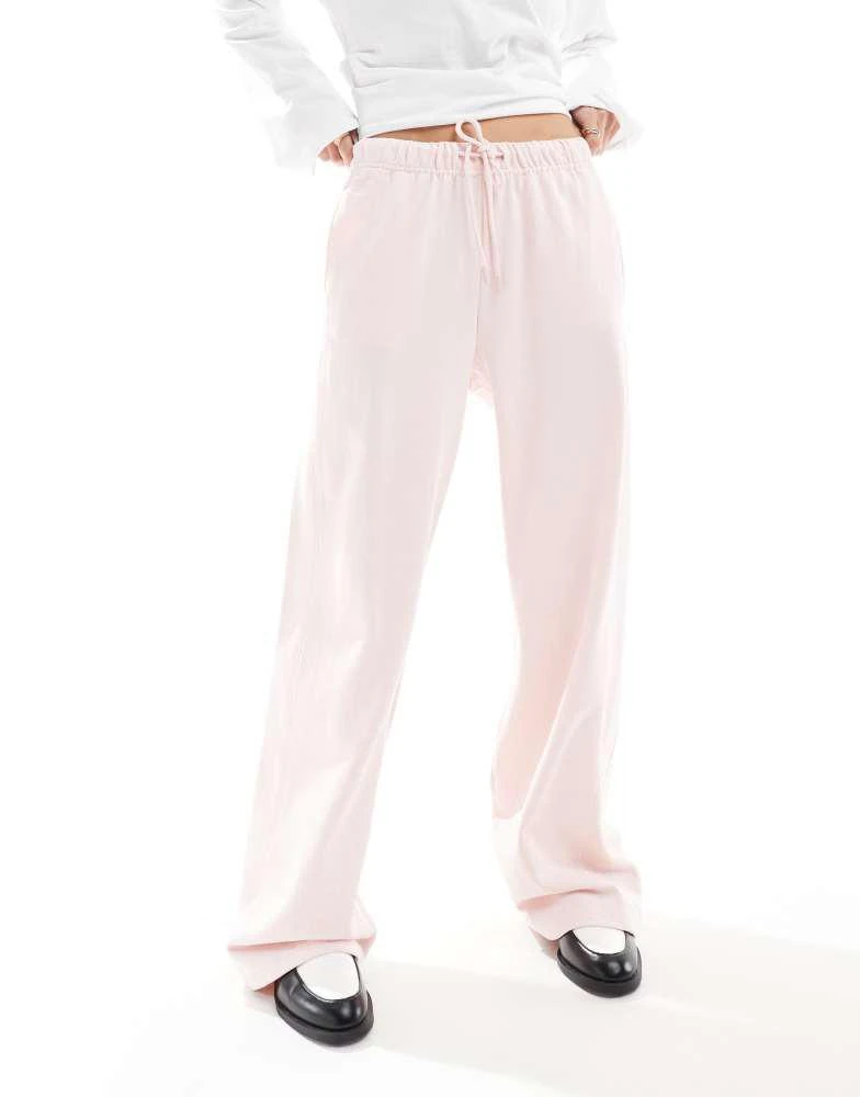 Bershka Bershka wide leg joggers in pale pink 2