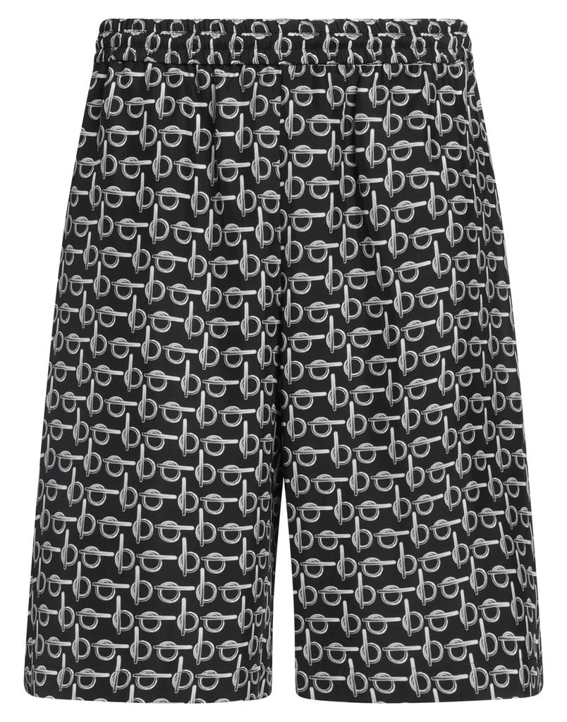 Burberry Shorts
Bermuda 1