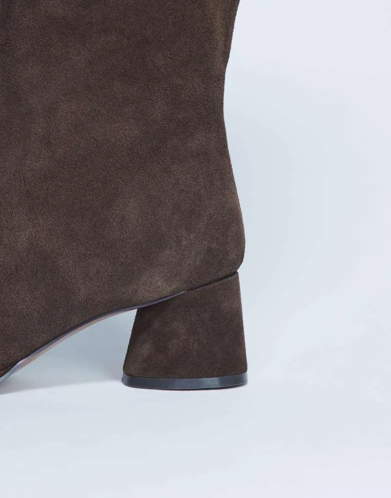 Topshop Topshop Thea real suede knee high block heel boot in chocolate 2