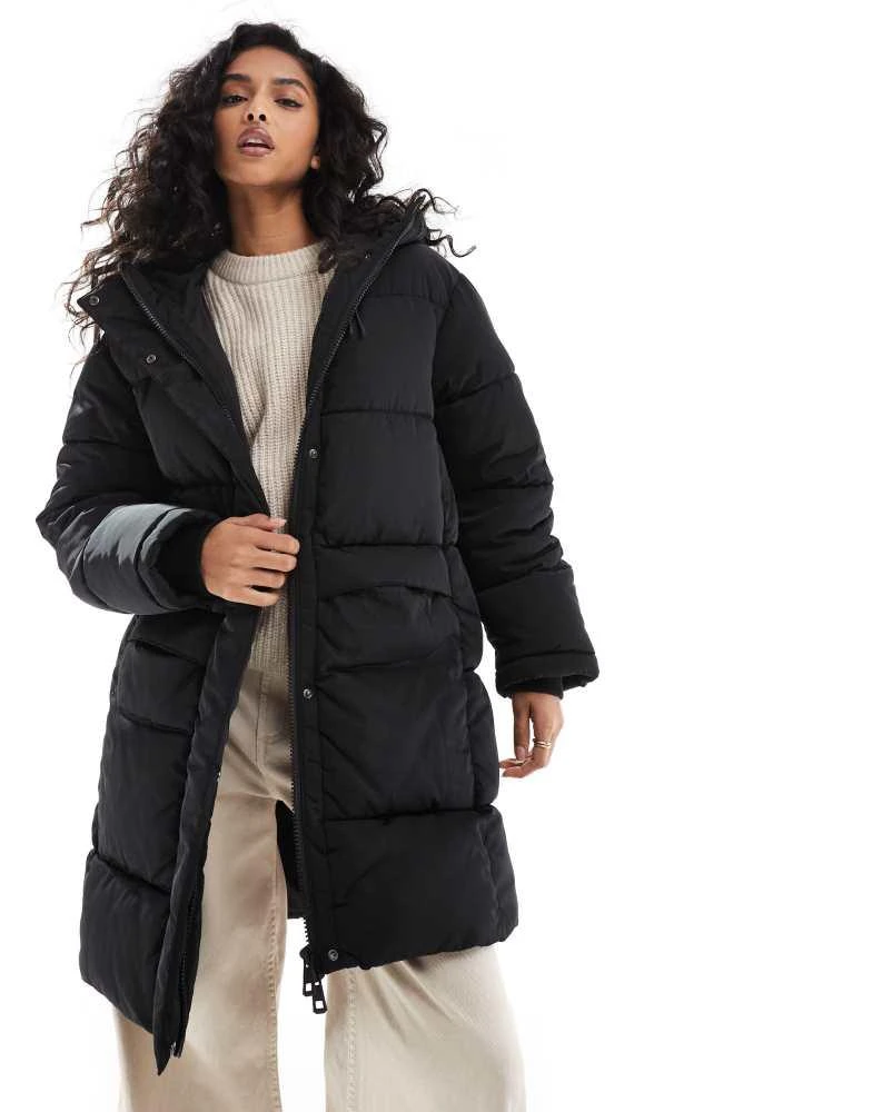 Pull&Bear Pull&Bear padded longline puffer coat with hood in black 3