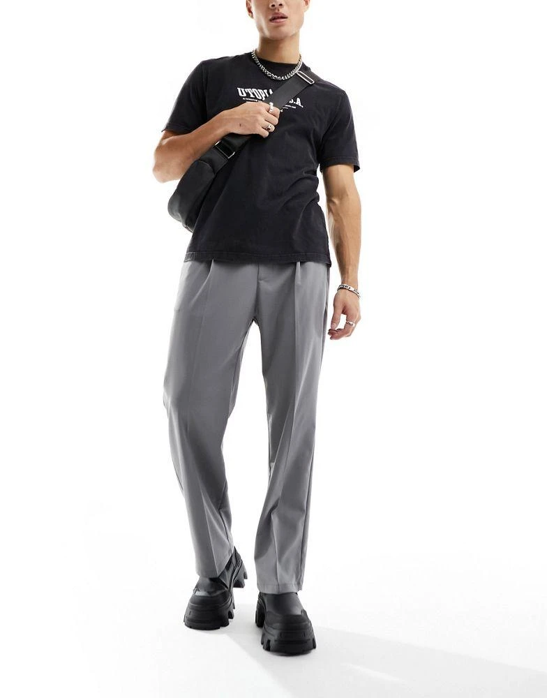 Pull&Bear Pull&Bear wide leg tailored trouser in grey 1