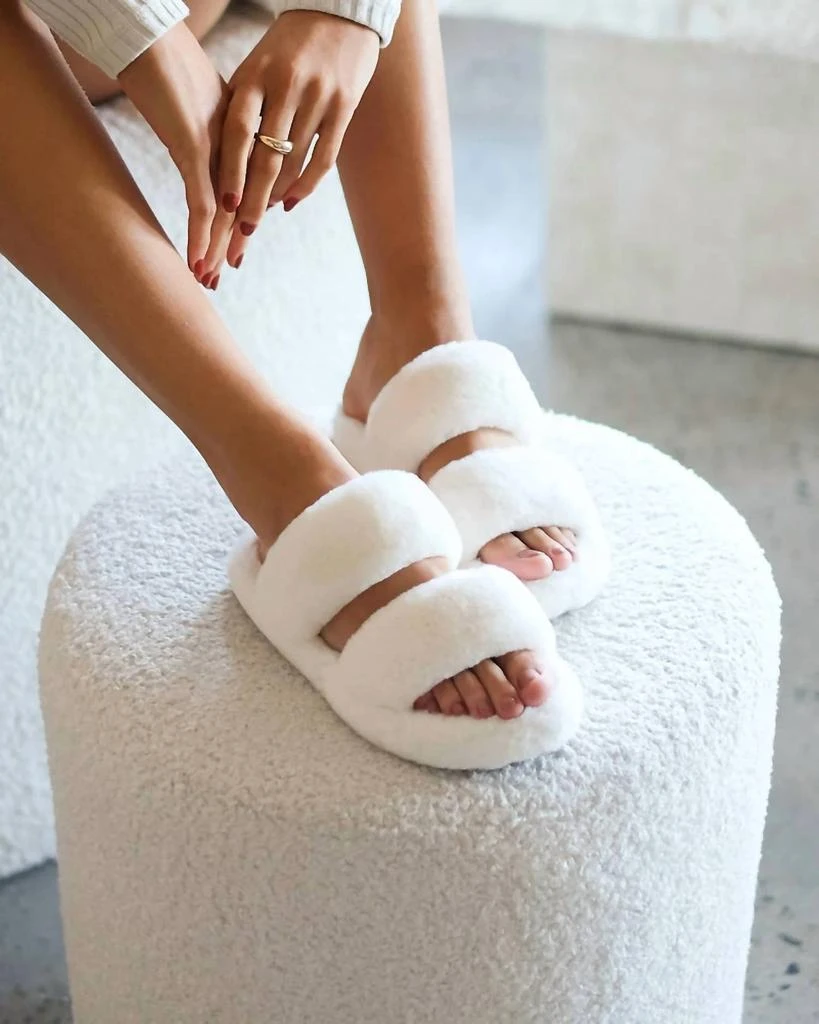 BiLLiNi Women
s Whistler Slides In Cream