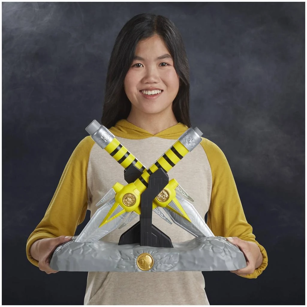 Hasbro Hasbro Power Rangers Lightning Collection Mighty Morphin Yellow Ranger Power Daggers 1