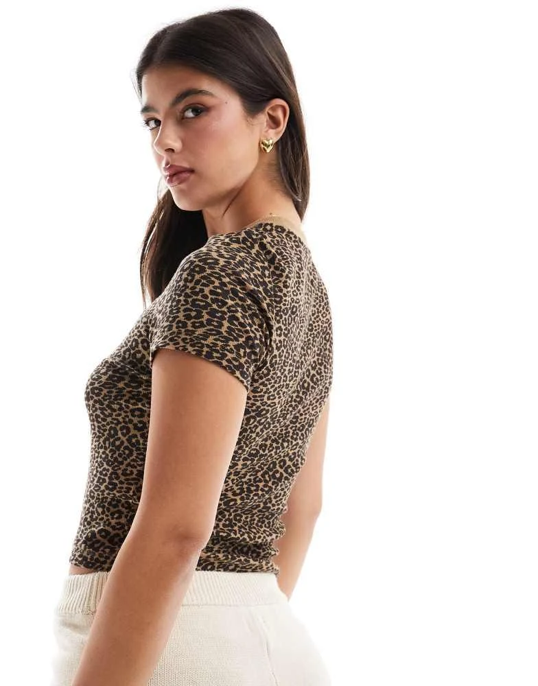 Levi's Levi's batwing logo cheetah print t-shirt in brown 2