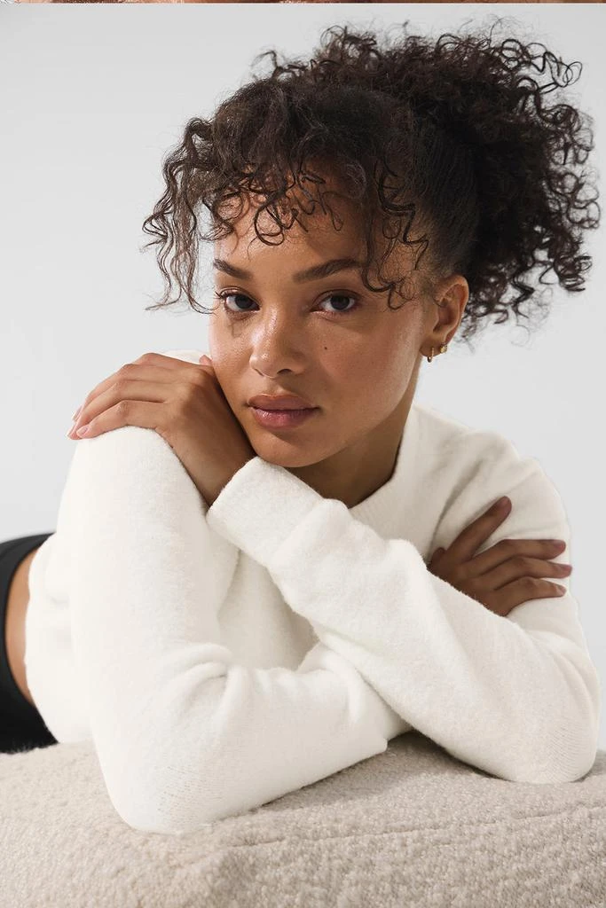 Alo Snuggle Up Sweater Cropped Cardigan - Ivory 4