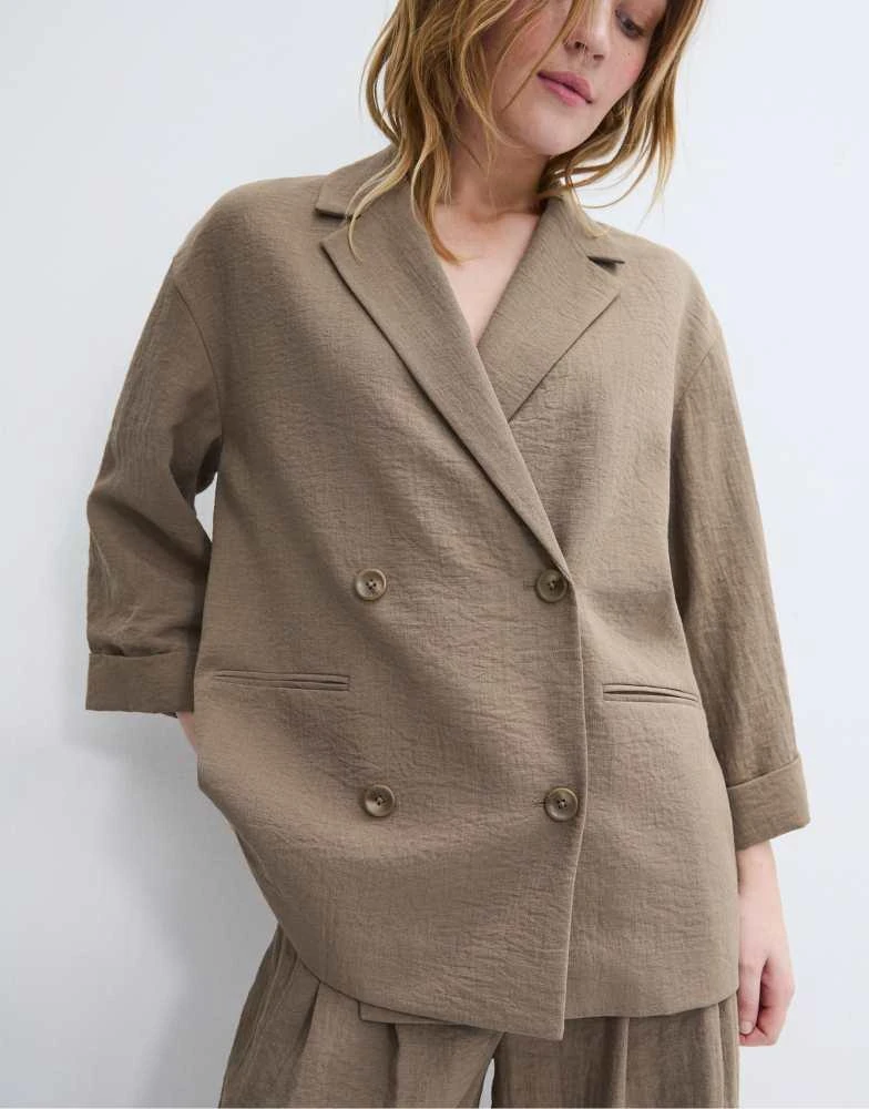 Stradivarius Stradivarius Flowing double-breasted blazer in brown