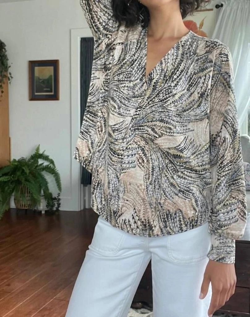 Mint Exclusives Mint Exclusives - Chiffon Sleeved V Neck Blouse